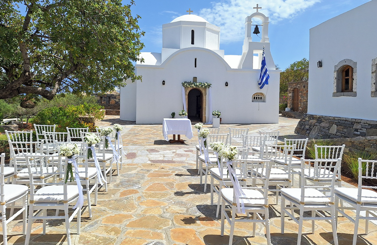 //www.jet2holidays.com/-/media/assets/wedding custom overviews/jet2 weddings images 101025/her_88383_elounda_peninsula_luxury_resort_1025_jet2weddings_01_689x448.jpg